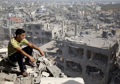 آثار الدمار الذي حل بمدينة غزة جراء القصف الإسرائيلي